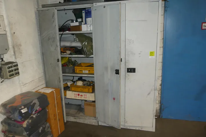 2x Metallschrank, mit Inhalt Maße in cm ca. 92 x 45 x 195